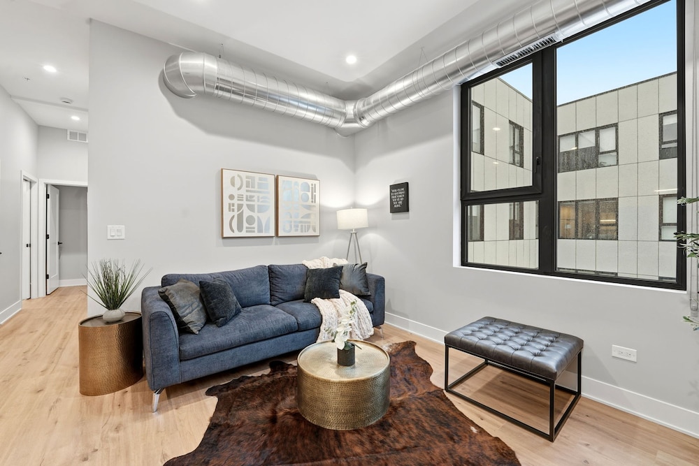 Comfy Condo - Gym Free Parking Modern Amenities