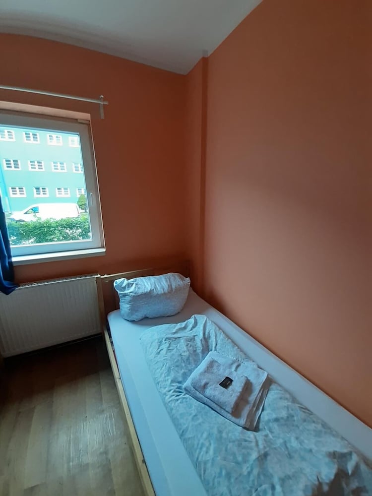 2-Rent Group Hostel Rooms&Apartments TUB19A