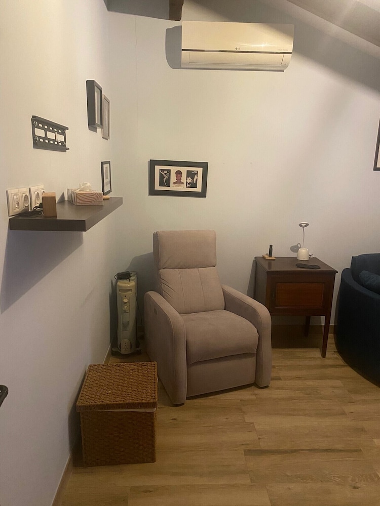 House -sleeps6, Pet Friendly, Garden, Fireplace