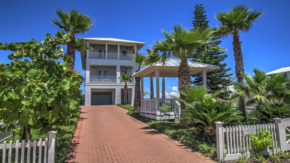 Portofino - Private Beachfront House 3 Bedroom Home by RedAwning