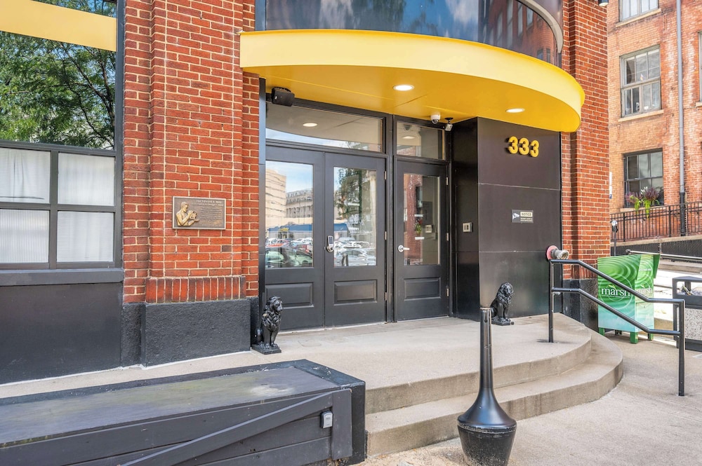 The 333 Suites 202 Stay for 6