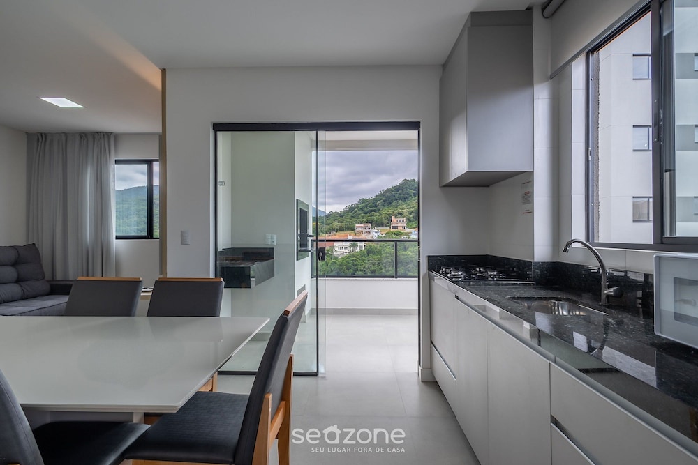 2BR Apt w/ Balcony Near the sea Mts1503
