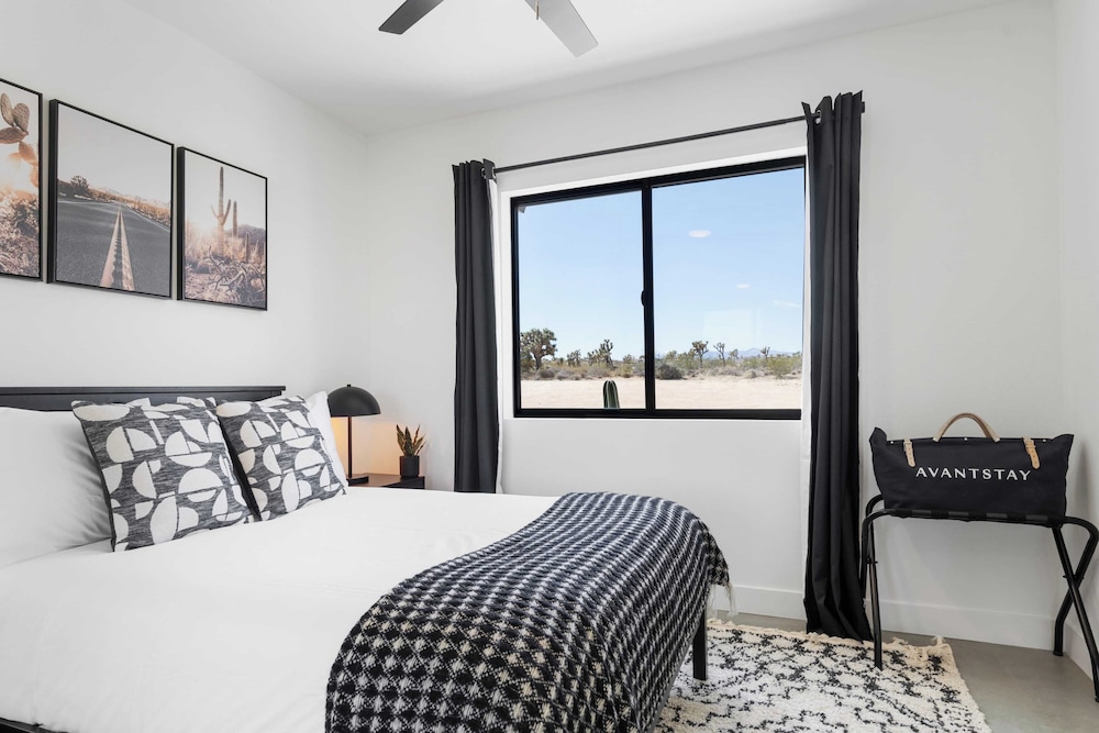 Bocce, Pool+spa, Game Room, Firepit Modern Oasis Yucca Haven by Avantstay