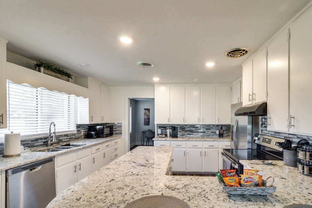 Home w/ Patio & Games Near Dtwn Pensacola!