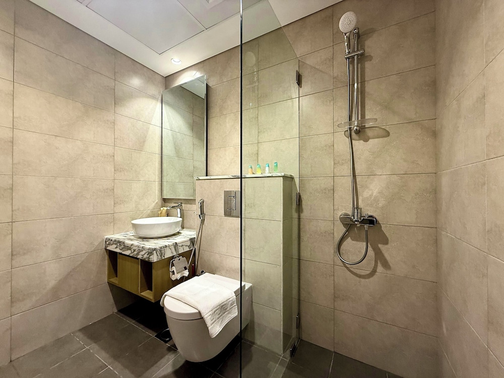 Lux BnB Aykon Tower