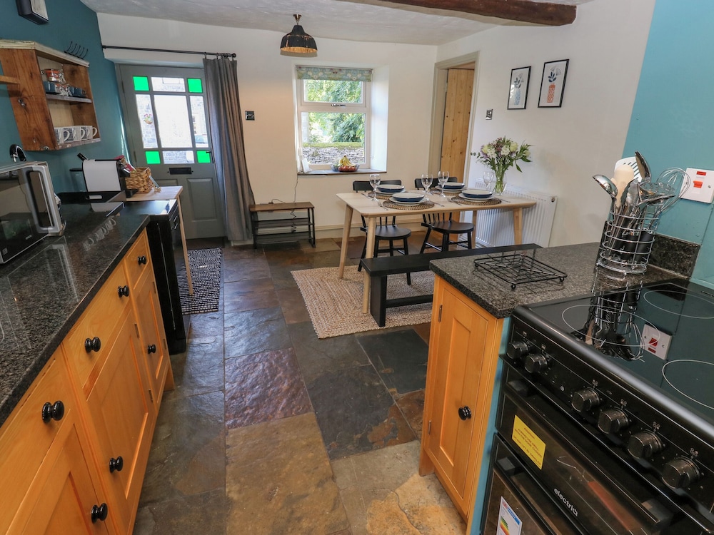 Flora Cottage