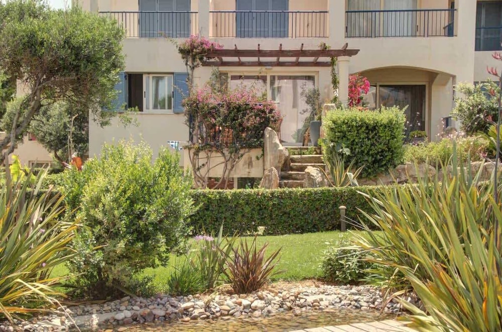 Villa Elias 1BR Upper Apt with Pool