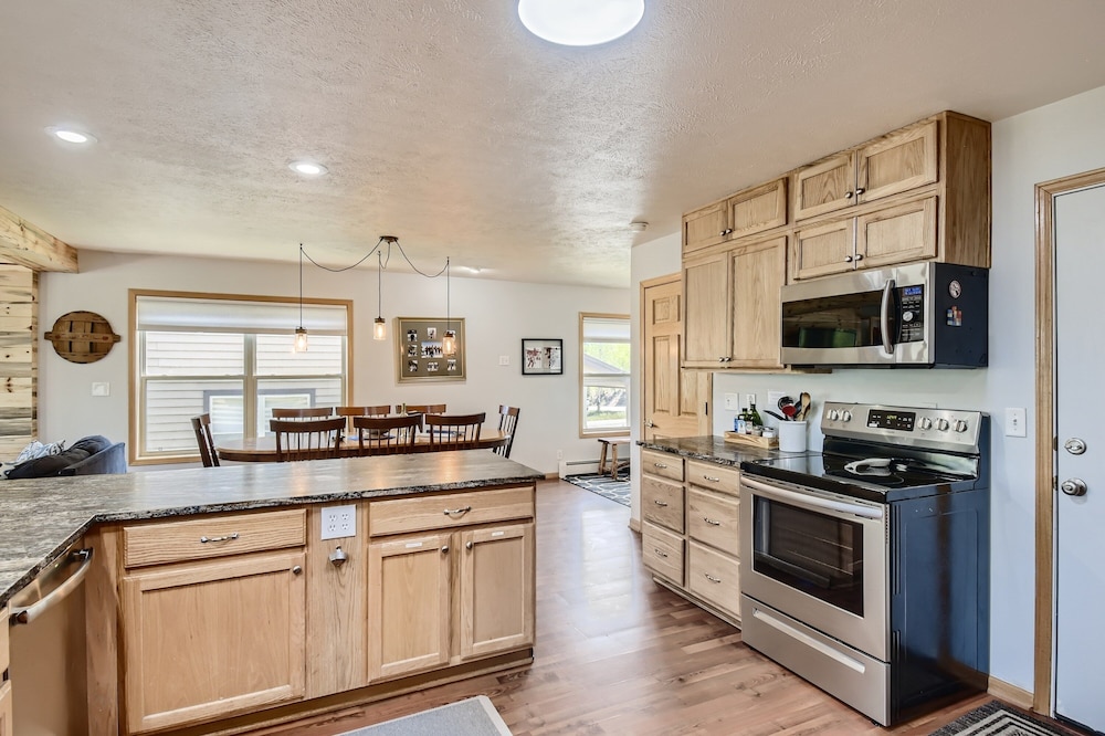 Mountain Getaway! Minutes From Family Fun-come Relax And Have A Blast! 4 Bedroom Home by RedAwning view 5