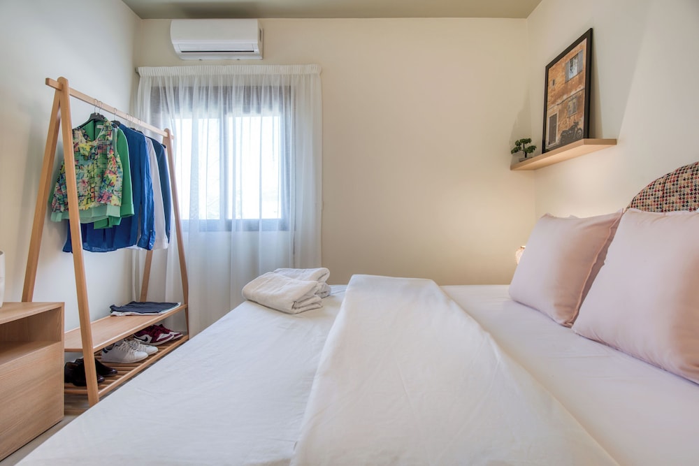 Vinyl 3-Bedroom Apartment in Zouk Mikael