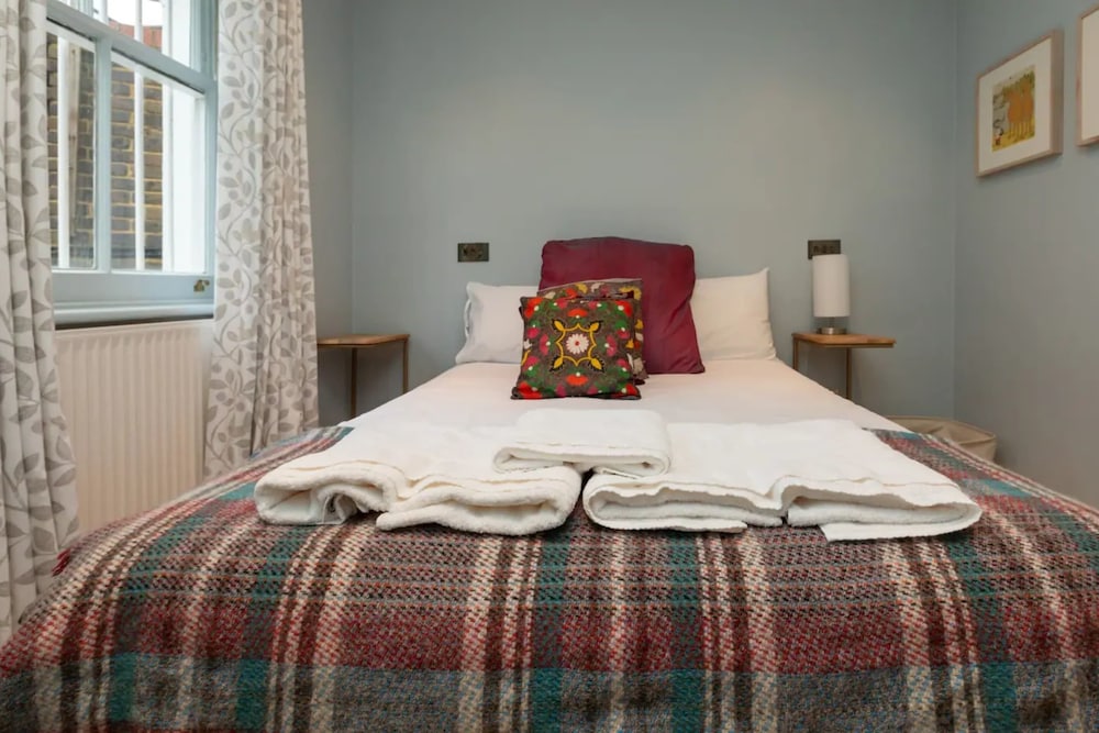 Snug 2BD Flat in Ladbroke Grove