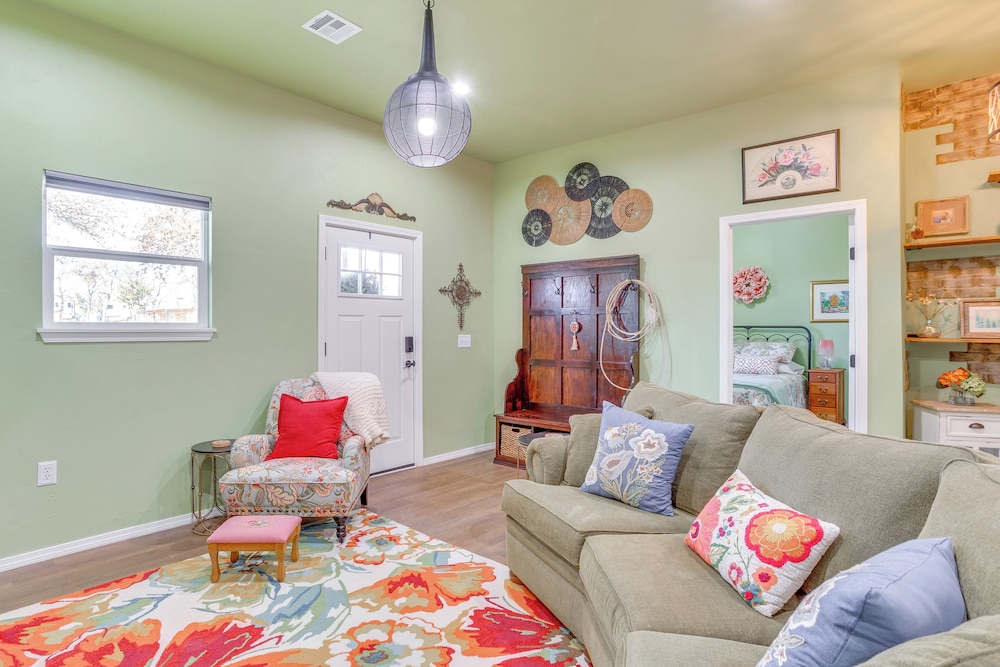 4 Mi to Lazy E Arena: Horse Lover's Haven w/ Grill