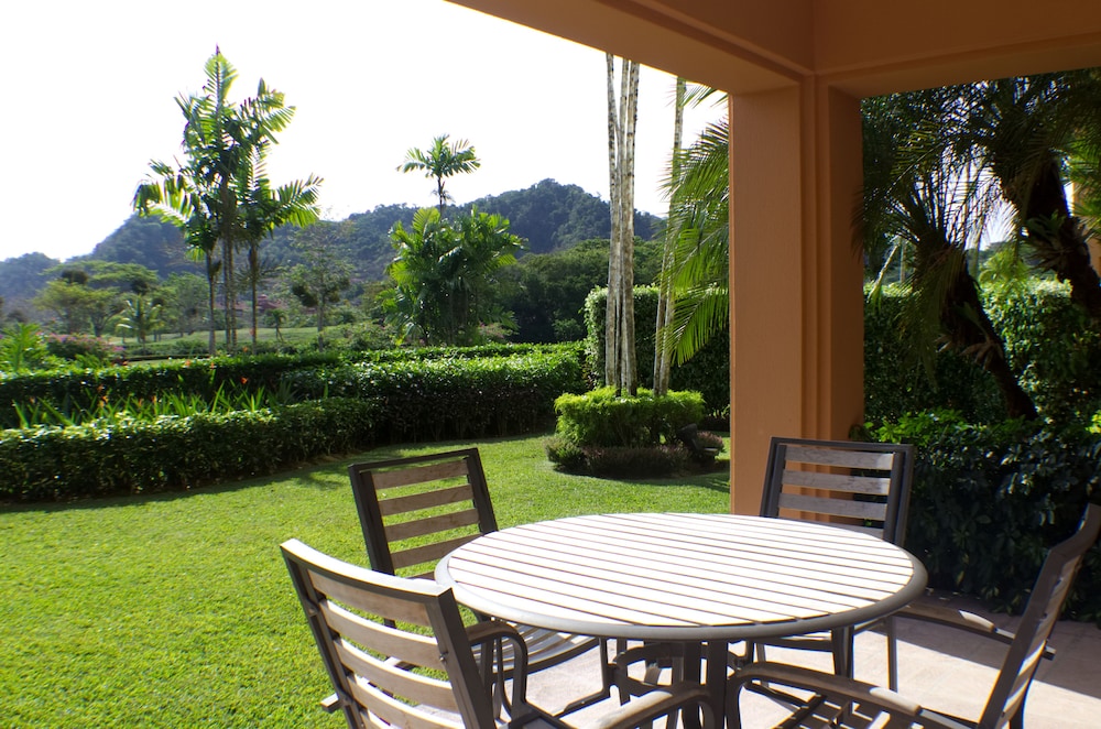CR Luxury Los Sueños Condos