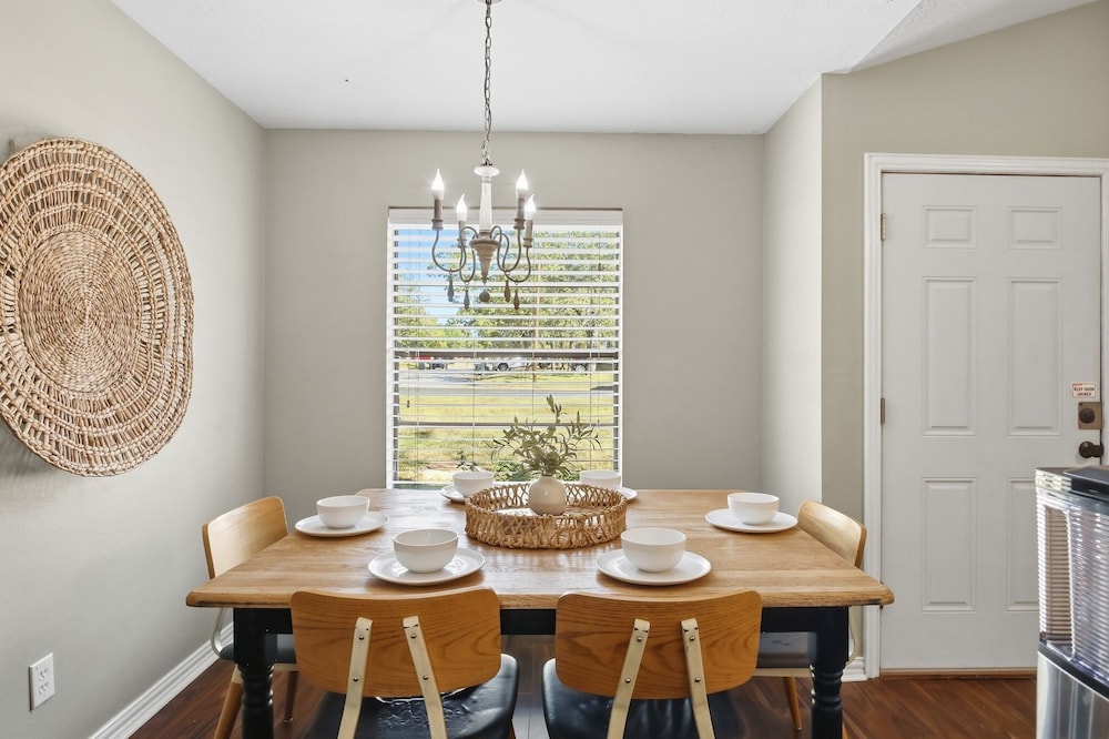 Howdy Hang Out - Cozy, Cute And Comfortable House! 2 Bedroom Home
