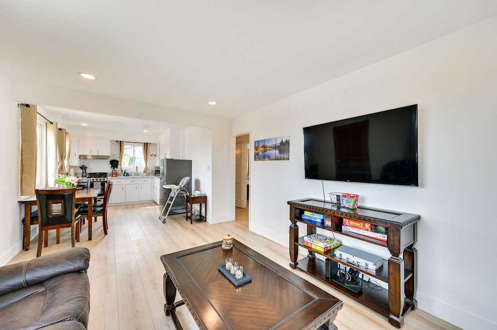Sunny San Diego Home w/ Private Yard & Grill!