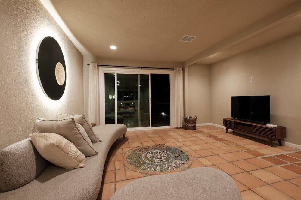 @ Marbella Lane - Moon Designer Home Close to Jtnp