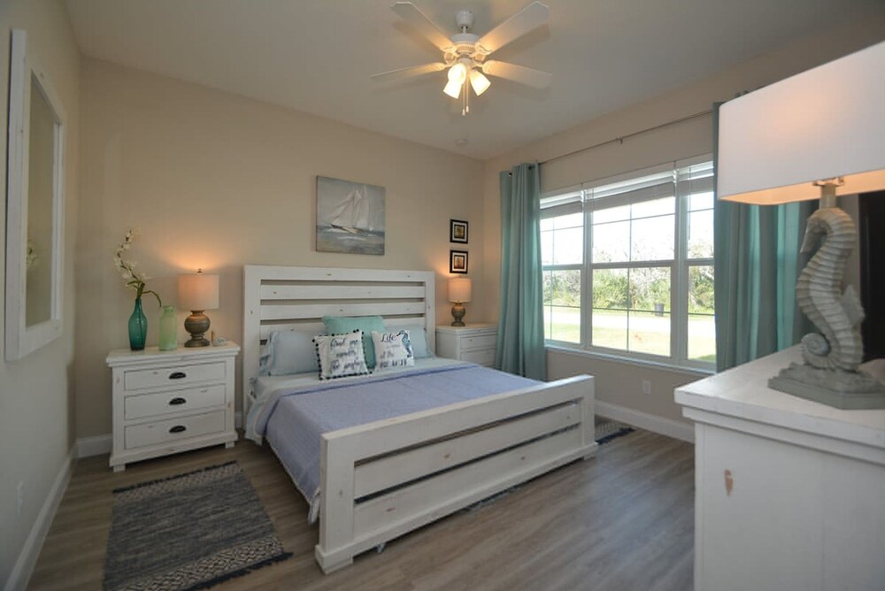 Beach Front 5 bed 4 Bath Luxury House Hot Tub Fenced Yard Pets Welcome