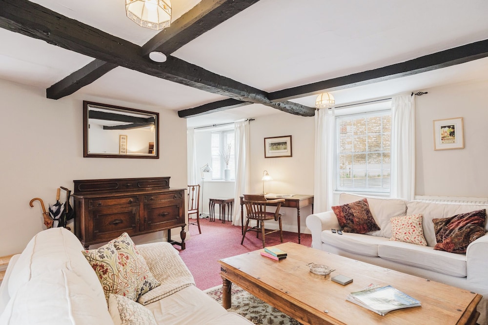 Cozy Cotswolds Retreat in Dursley