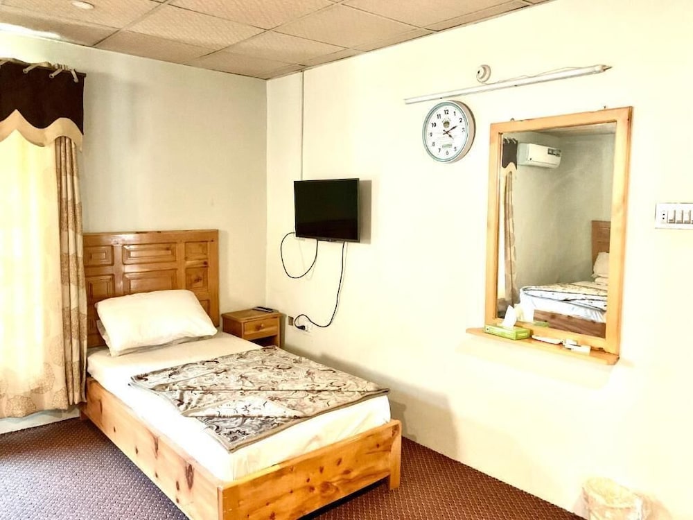 Naveed Tourist Inn