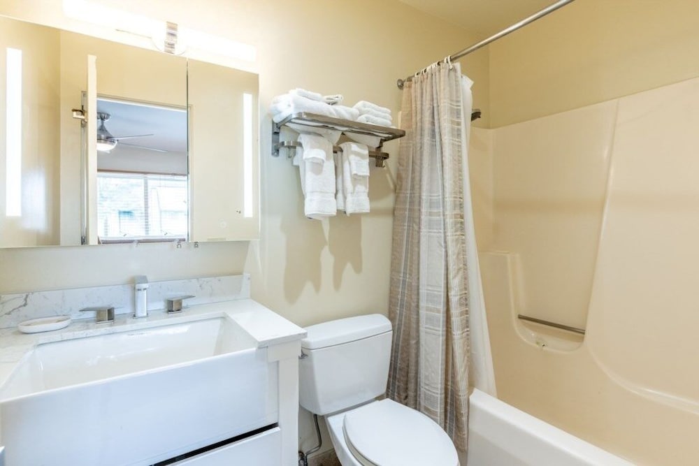 Jeffersonville Vacations - Telemark 5 4 Bedroom Condo by RedAwning - Property Image 9