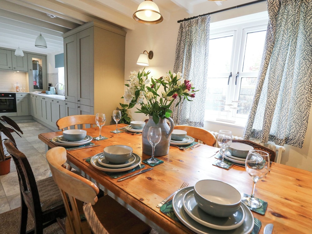 Dyffryn Cottage