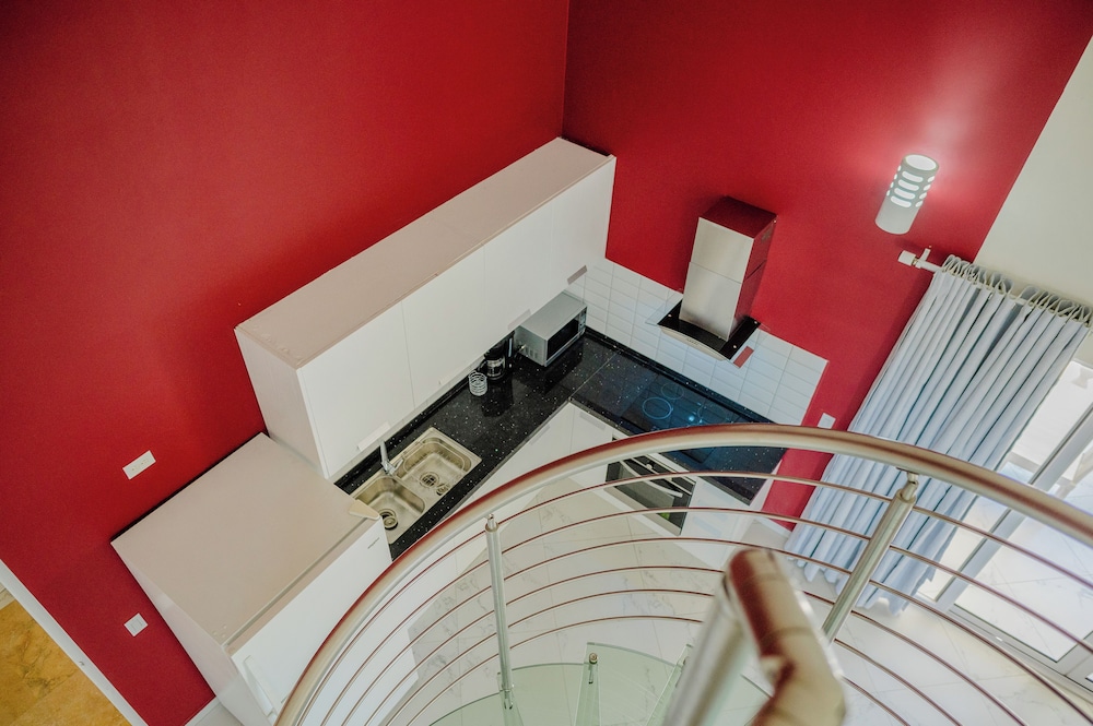 Spacious 4-bedroom Apartment 2 km From Eagle Beach - Dream Suites Aruba