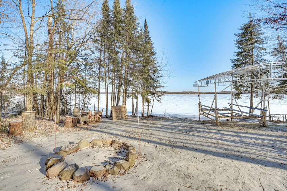 Boat Dock, Full Gym: Waterfront Nelson Lake Gem!