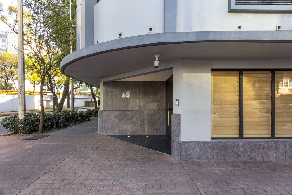 V65 Mexico exterior photo
