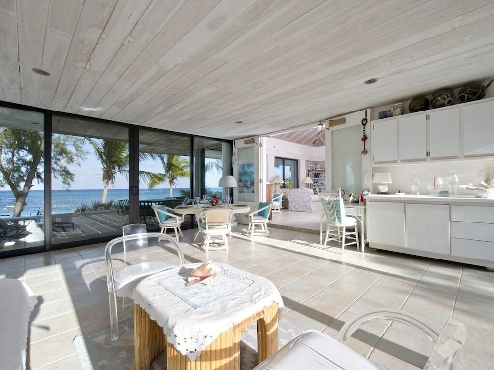 Hohum - Private Beachfront House On Exclusive Windermere 3 Bedroom Home