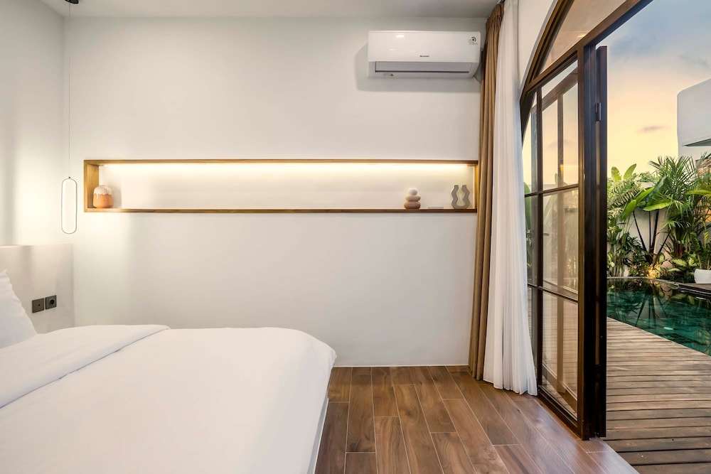 Casa Copper by Alfred in Bali - Tropical Luxury 3BR Pool Villa in the Heart Canggu