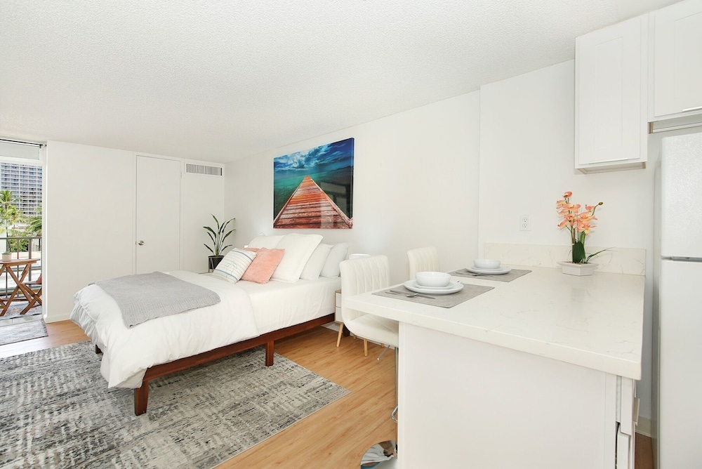 Oahu Tradewinds Plaza 601 Condo view 3