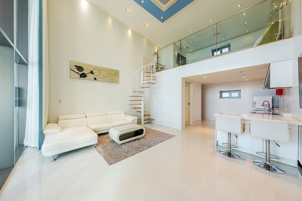 Geoje Pension Kan Pool Villa