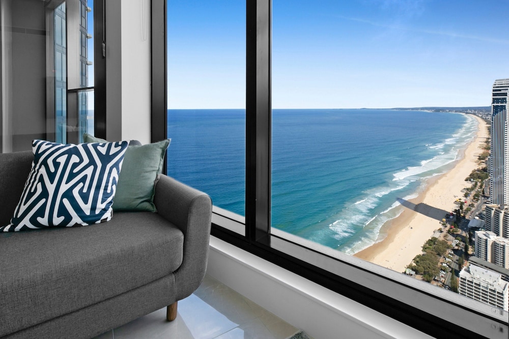 Oceanfront 2-bed With Spectacular View Pool & Gym