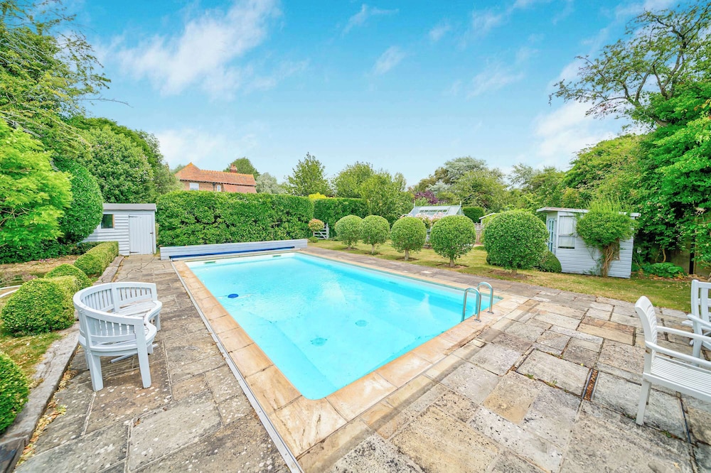 Victorian House Sleeps 14 Pool and Gardens