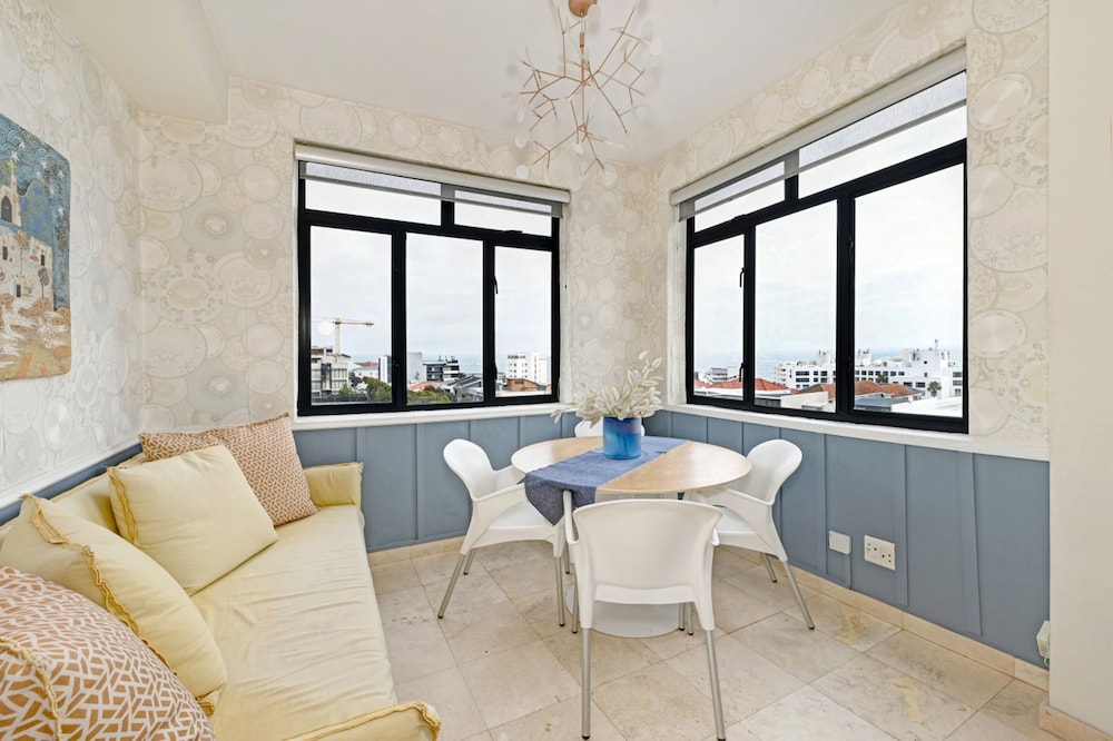2 Bed Bantry Bay City and Sea View 100m to Beach