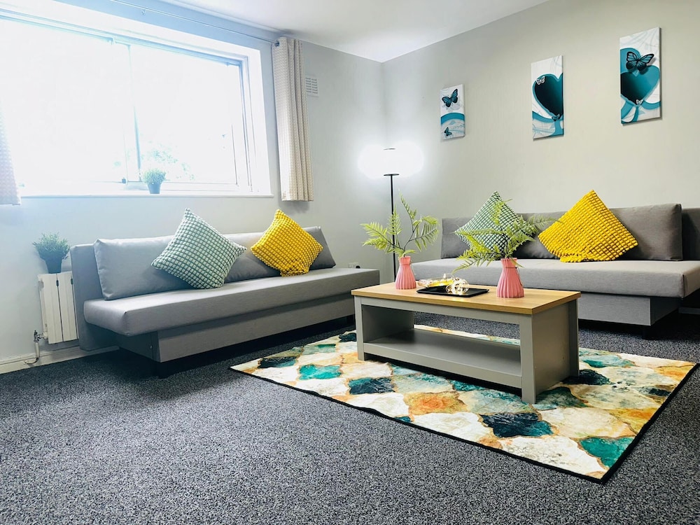London Luxury Apartment up to 8 Guests