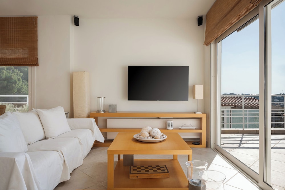 Vouliagmeni Exclusive Residence