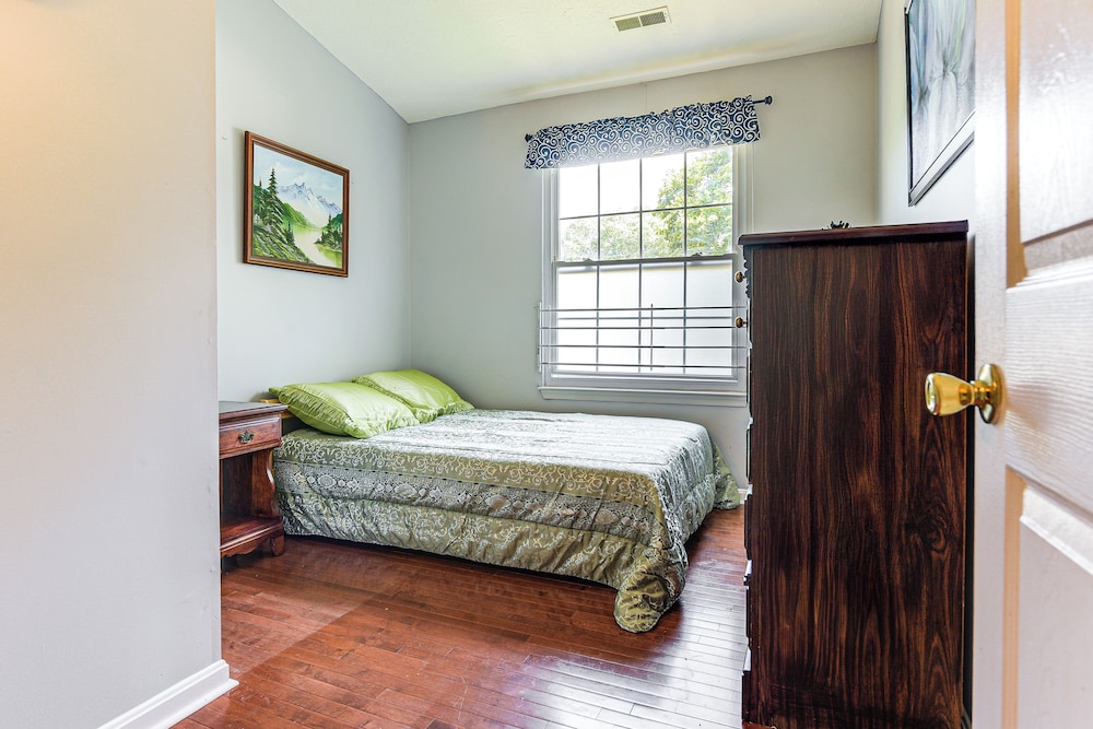 11 Mi to Dtwn Aberdeen: Spacious Townhome!