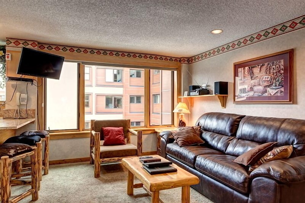 Cherry Suite Studio