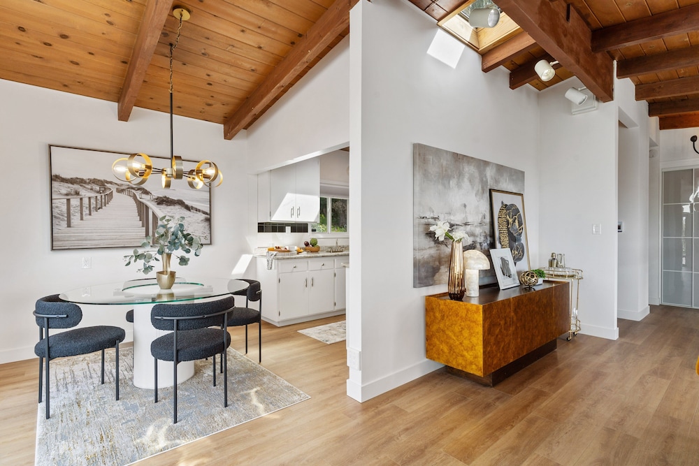 Serene Oceanview Escape With Expansive Deck 3 Bedroom Home