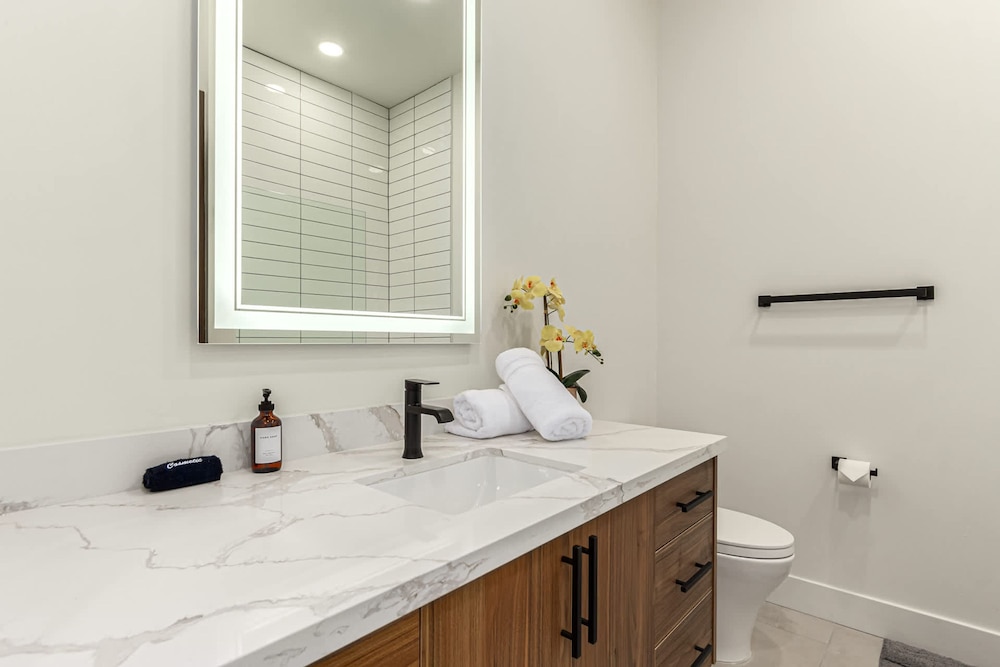 Papago Lux Townhouse 4level Oasis w Rooftop Lounge
