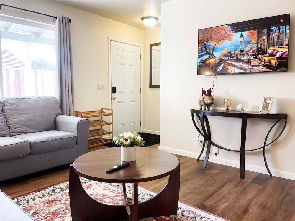 Campbell Cozy Bright 2B 1b AC Close to Downtown