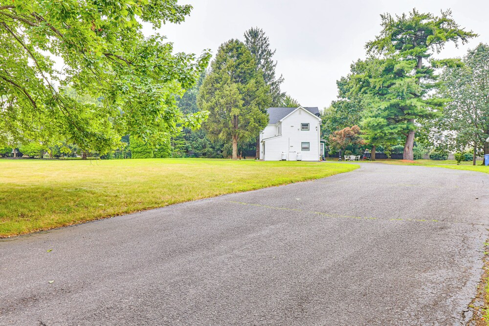 12 Mi to Rutgers: Brand New Apt w/ Home Office!