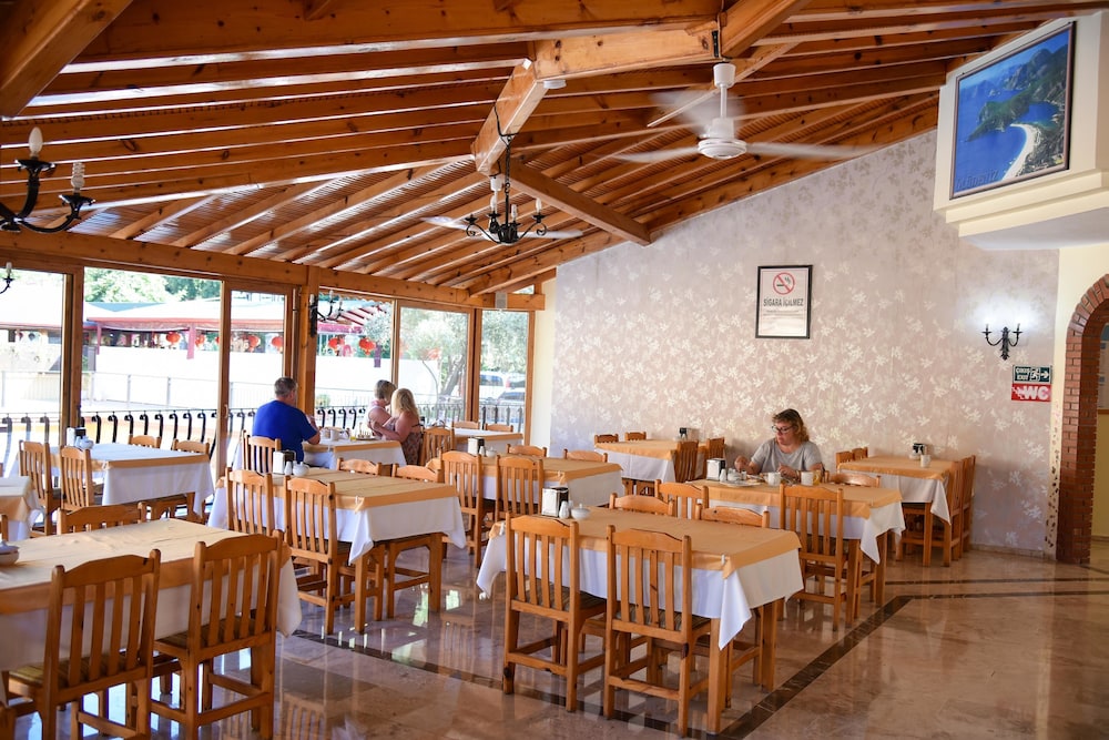 Belcehan Beach Hotel - Image 26