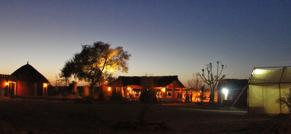 Umaid Safaris & Desert Lodge
