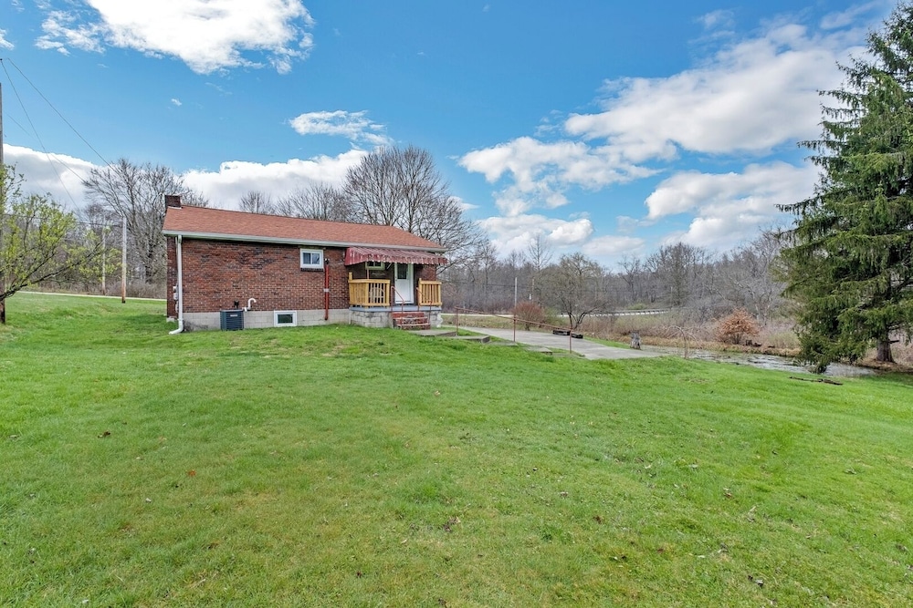 Cozy 2BR Home: With Lake Access & Work Space