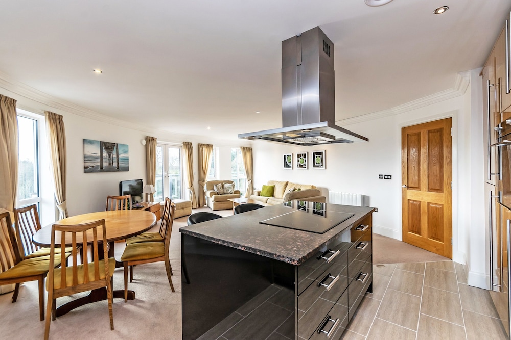 Racecourse Serviced Apartments