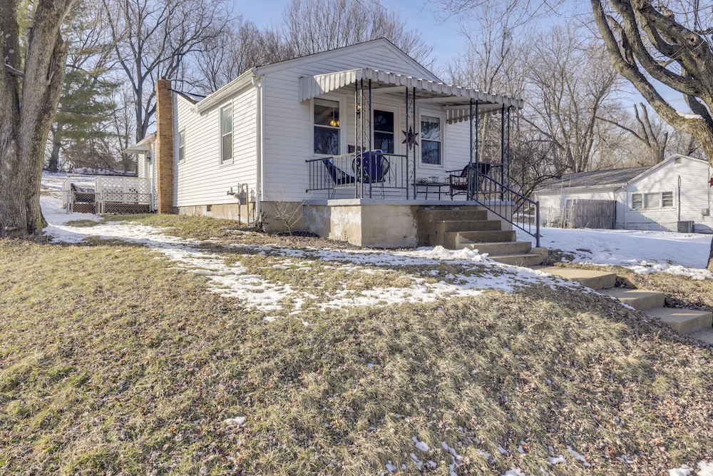 3 Mi to Englewood Dam: Pet-friendly Home w/ Yard!