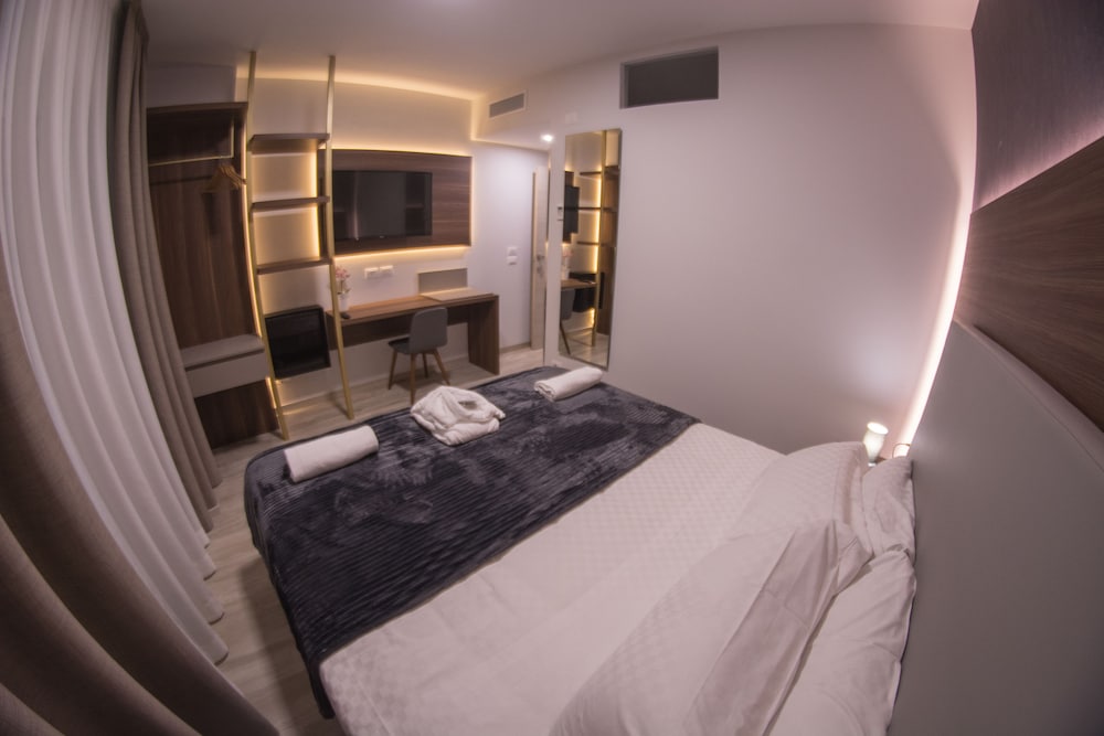 8 Room Hotel