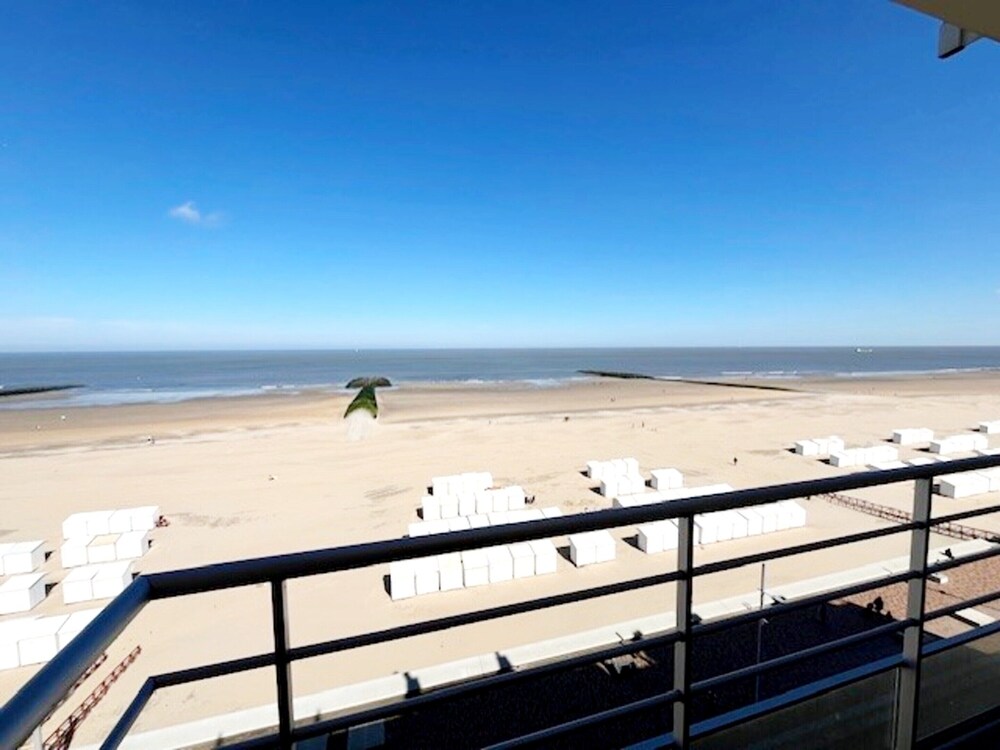 Apartment in Wenduine With Stunning Seaviews