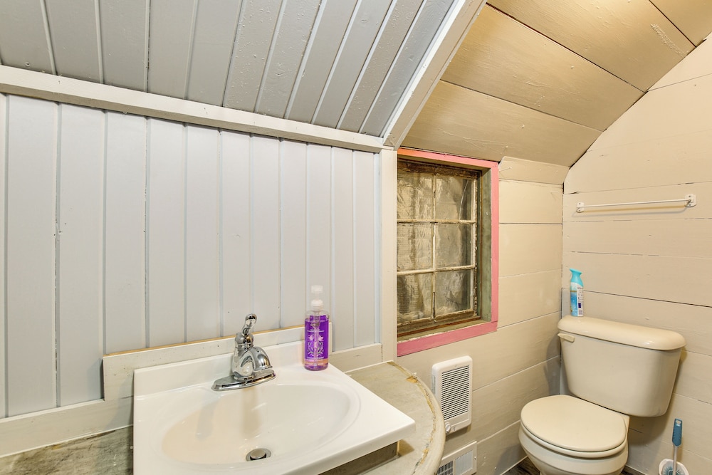 Hot Tub & Creek Views: Secluded Perryville Cabin